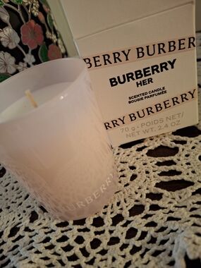 Burberry Pink her Glass Scented Candle